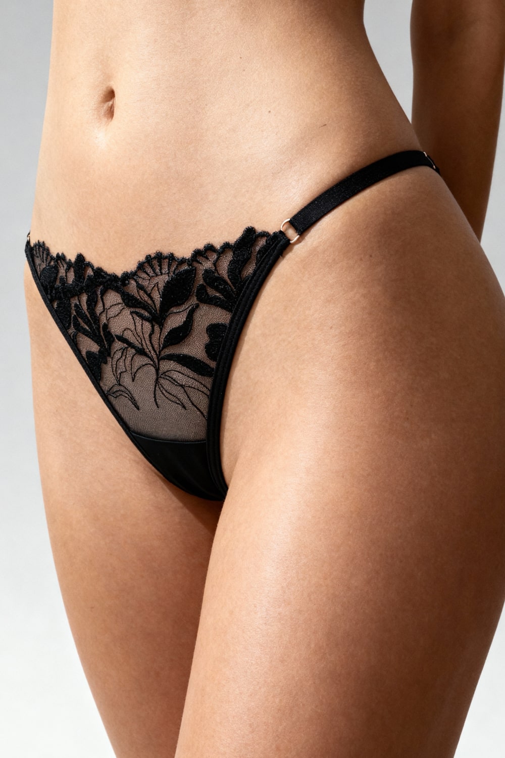 Lucinda Thong Black